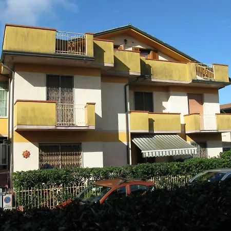 Il Camuciolo Apartment *